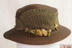 Vintage Dameshoed bruin riet Art-Deco versiering 53 = XXS, Kleding | Dames, Ophalen of Verzenden, Gedragen, 55 cm (S, 6⅞ inch) of minder