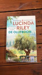 De olijfboom, Lucinda Riley, Boeken, Lucinda Riley, Ophalen of Verzenden, Zo goed als nieuw