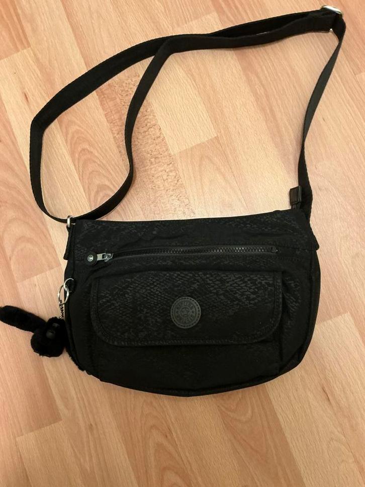 Merk:Kipling SchoudertasTas kleur zwart, Sieraden, Tassen en Uiterlijk, Tassen | Damestassen, Zo goed als nieuw, Overige typen