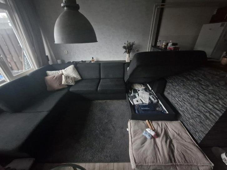 Uitschuifbare zwarte U-bank met opberggedeelte, Huis en Inrichting, Banken | Bankstellen, Gebruikt, Vierpersoons of meer, Stof