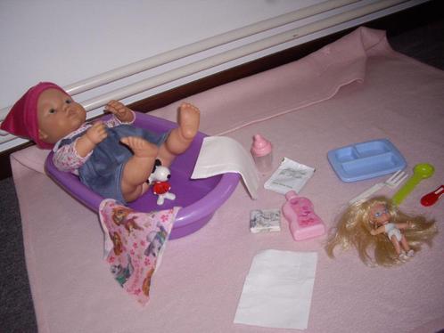 hele mooie baby pop met bad en acc, Kinderen en Baby's, Speelgoed | Poppen, Zo goed als nieuw, Babypop, Ophalen of Verzenden