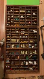 Letterbak gevuld met miniaturen, Ophalen