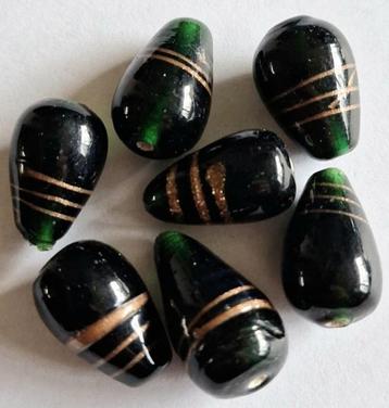 Grote groene glas kralen met goudkleur 2-3 cm beschikbaar voor biedingen