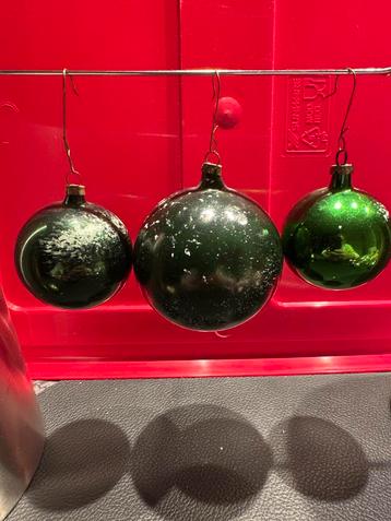 Vintage kerstballen set van drie donkergroen beschikbaar voor biedingen