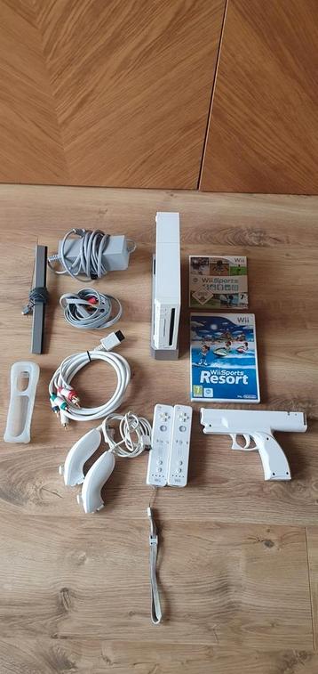 Complete Wii set met 2 Controllers  beschikbaar voor biedingen