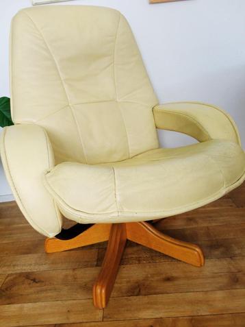 Mooie leren fauteuil beschikbaar voor biedingen