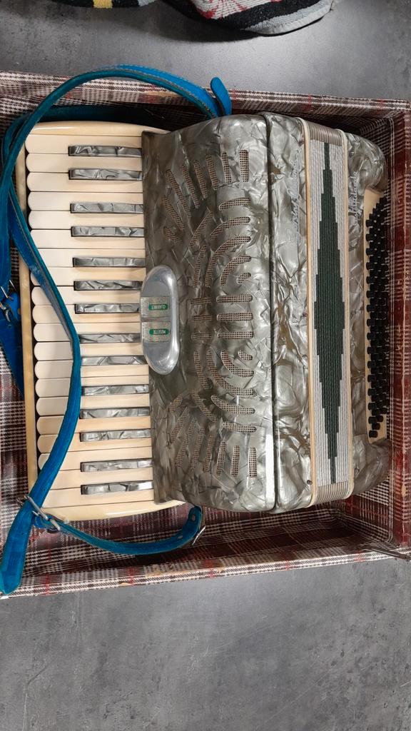 Giovanni Borsini Castelfidardo accordeon in koffer, Muziek en Instrumenten, Accordeons, Gebruikt, Overige merken, Ophalen
