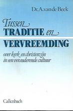 Tussen traditie en vervreemding - Dr A. van de Beek, Boeken, Ophalen of Verzenden, Gelezen, Christendom | Protestants