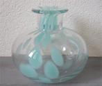 Vaas met een vleugje turquoise, Overige kleuren, Ophalen of Verzenden, Minder dan 50 cm, Glas