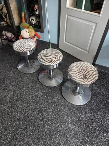 Set van 3 krukken  beschikbaar voor biedingen