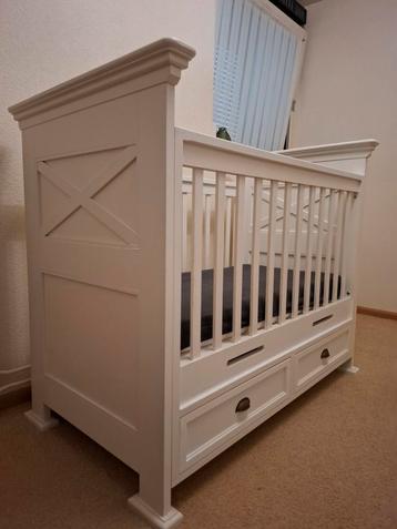 Ledikant / Babybedje wit met twee laden. 131x78x108  beschikbaar voor biedingen