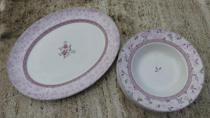 JOHNSON BROTHERS ROSE DAMASK SERVEER SCHAAL + 5 DIEPE BORDEN, Huis en Inrichting, Keuken | Servies, Zo goed als nieuw, Bord(en)