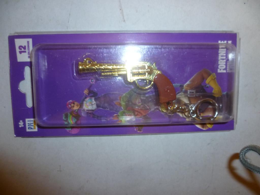 Fortnite metalen sleutelhanger model Revolver 7,5cm lang, Ophalen of Verzenden, Nieuw, Overige typen