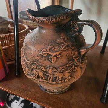 Antieke Vaas met Mythologische Voorstelling beschikbaar voor biedingen