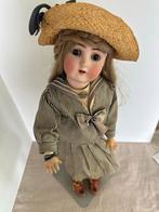 Antieke pop met strohoed, Ophalen of Verzenden, Gebruikt, Pop