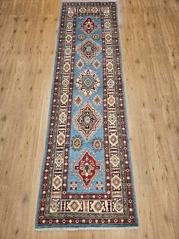 Vintage handgeknoopt oosters tapijt loper kazak, geknoopt in beschikbaar voor biedingen