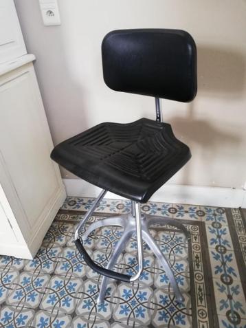 Hoge retro vintage werkkruk / stoel, voetensteun beschikbaar voor biedingen