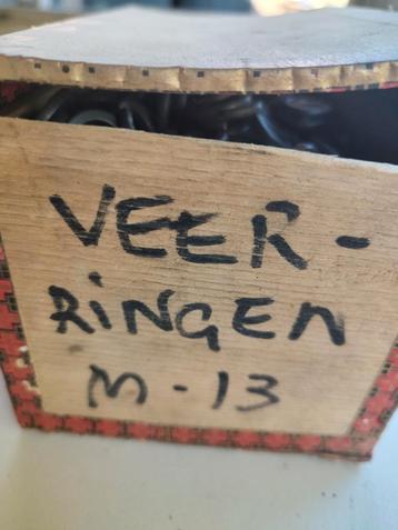 * veerringen; ruim 3 kg zwarte veerringen M13 (ca 800 stuks) beschikbaar voor biedingen