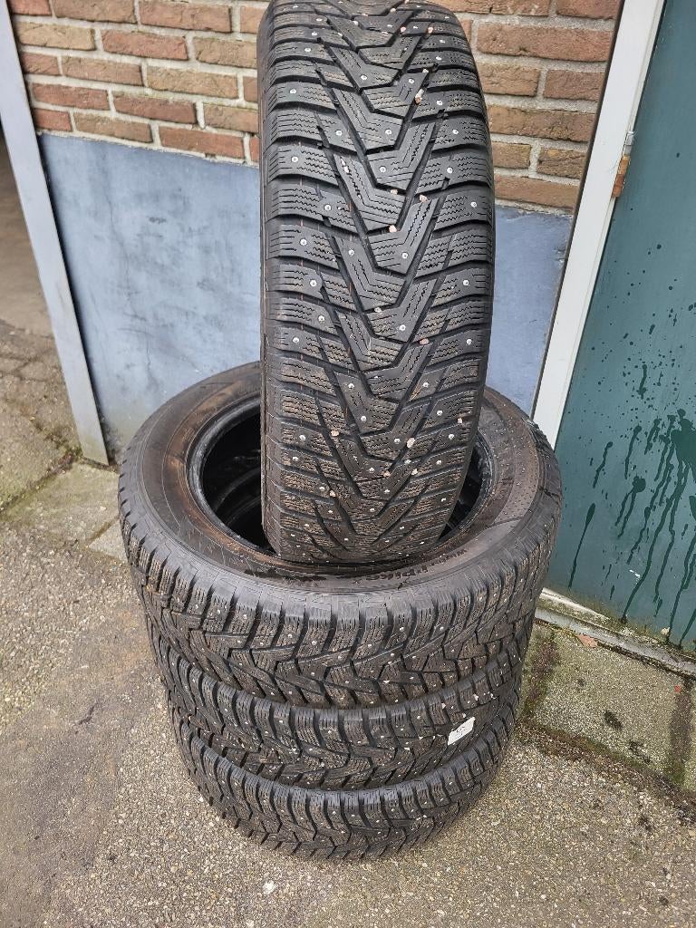 4 x 225/60/18 Hankook Winter Ipike Spijkerbanden 300,- Incl, 18 inch, Gebruikt, Hankook, Band(en)