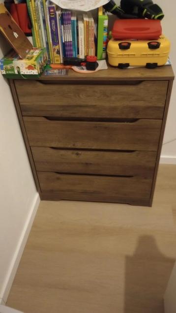 Ladenkast met 4 laden beschikbaar voor biedingen