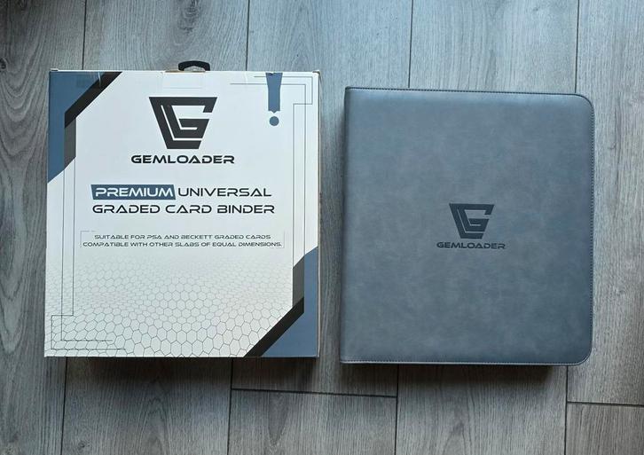 Gemloader Premium Graded Card Binder PSA pokemon SLABS map, Hobby en Vrije tijd, Verzamelkaartspellen | Pokémon, Nieuw, Overige typen