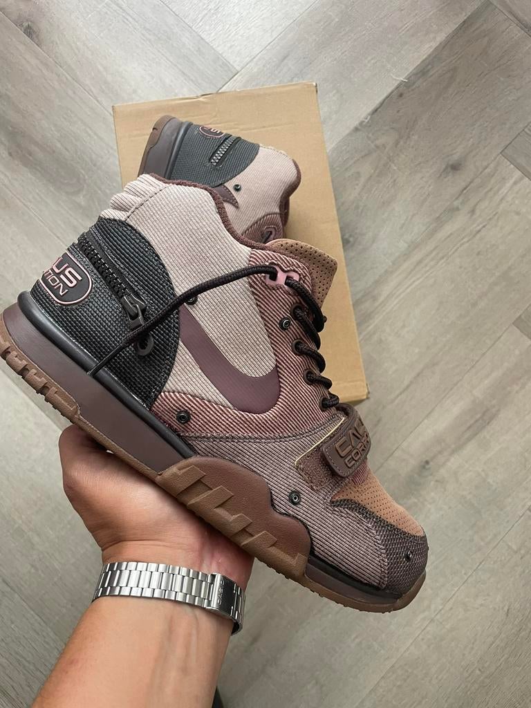 Nike x Travis Scott Air Trainer 1 SP “Cactus Corporation”, Kleding | Heren, Schoenen, Zo goed als nieuw, Sneakers of Gympen, Bruin