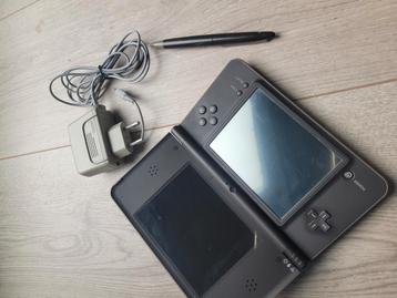 Nintendo DSi XL - Inclusief oplader en stylus beschikbaar voor biedingen