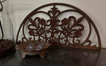 Halve maan roest ijzeren decoratie beschikbaar voor biedingen