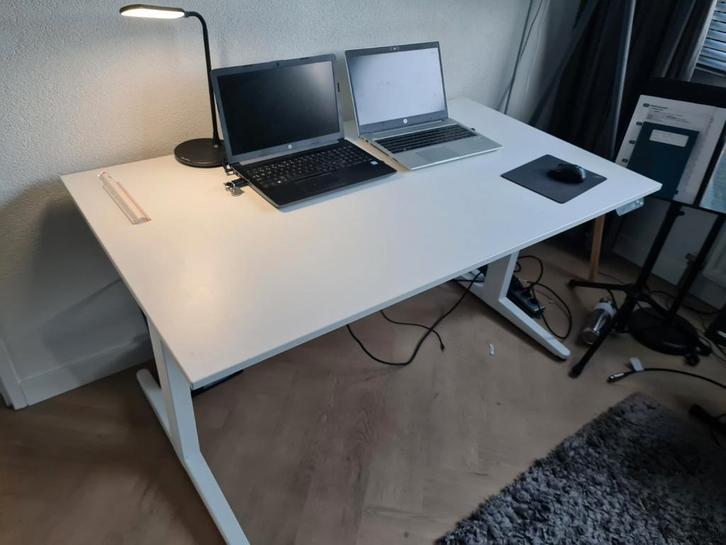 Elektrisch verstelbaar bureau, Huis en Inrichting, Bureaus, Elektrisch, In hoogte verstelbaar, Ophalen