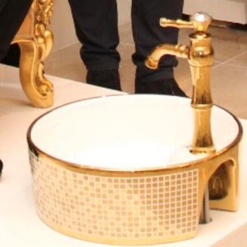 Wastafel met kraan beschikbaar voor biedingen