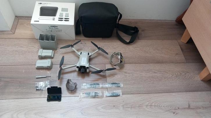DJI Mini 3 Pro Fly More Combo + Smartcontroller, Audio, Tv en Foto, Drones, Zo goed als nieuw, Drone met camera, Ophalen of Verzenden