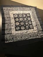 Z.g:a.n/zwart-wit gebloemd sjaaltje/bandana zakdoek, Onbekend, Ophalen of Verzenden, Zo goed als nieuw
