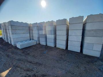 Betonblokken  megablokken  stapelblokken  nieuw  beschikbaar voor biedingen