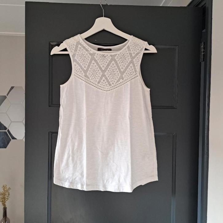 Heel mooie top met kant, gebroken wit, maat 36., Kleding | Dames, Tops, Zo goed als nieuw, Maat 36 (S), Wit, Zonder mouw, Ophalen of Verzenden