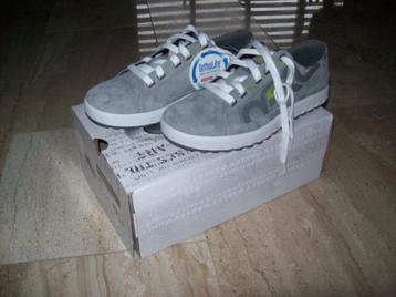 Nieuwe Oakley sneakers maat 40 beschikbaar voor biedingen