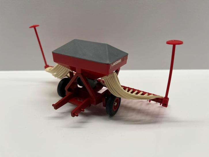Accord Pneumatic DL zaaimachine, Hobby en Vrije tijd, Modelauto's | 1:32, Zo goed als nieuw, Tractor of Landbouw, Britains, Ophalen of Verzenden