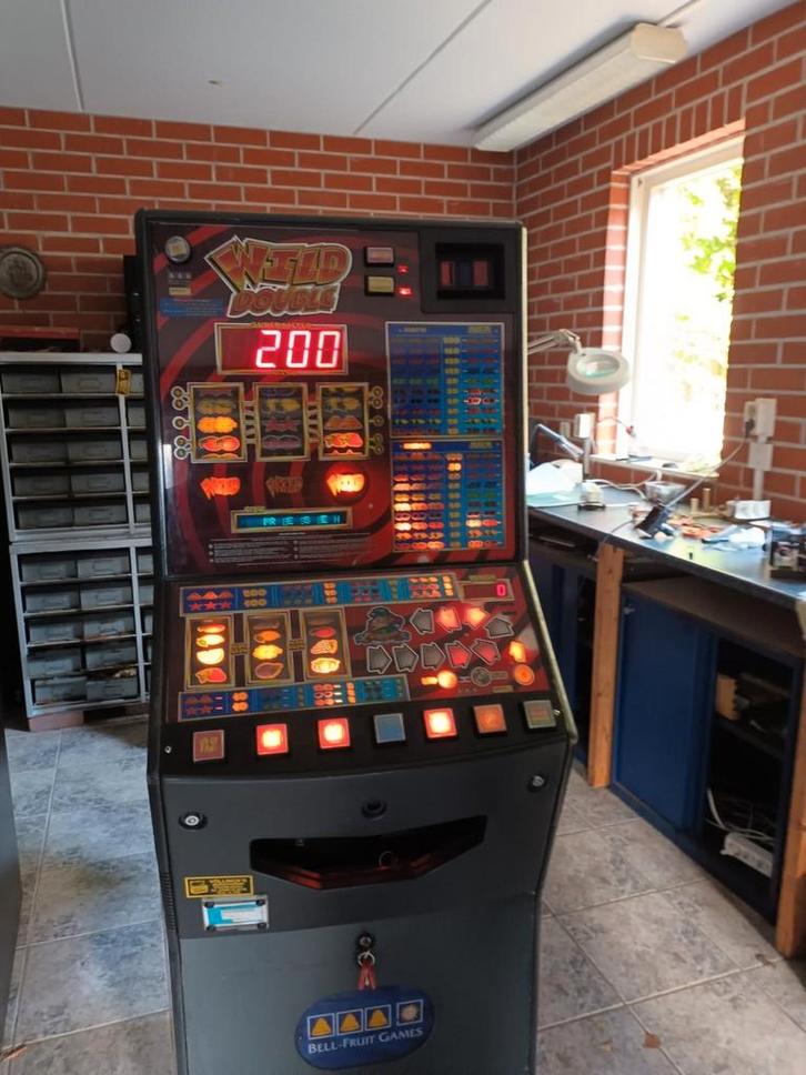 Gokkast Wild Double van bellfruit / fruitautomaat, Verzamelen, Automaten | Gokkasten en Fruitautomaten, Gebruikt, Euro, Met sleutels