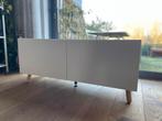 IKEA Besta dressoir met unieke houten pootjes, Huis en Inrichting, Ophalen, Met deur(en), 100 tot 150 cm, Zo goed als nieuw