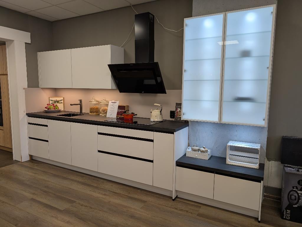 Showroom keuken met garantie, Huis en Inrichting, Keuken | Complete keukens, Ophalen, Wit, Nieuw, Dubbelwandige keuken
