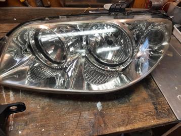 Koplamp twee beschikbaar voor biedingen