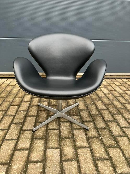 Originele zwart lederen Fritz Hansen Swan chair Topstaat!, Huis en Inrichting, Fauteuils, 50 tot 75 cm, Ophalen of Verzenden