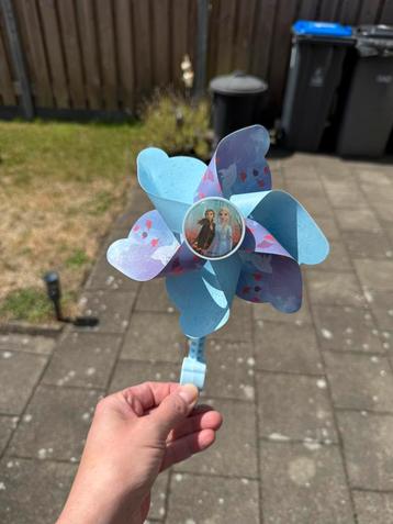 Kleine windmolentje op de fietsje “Frozen” beschikbaar voor biedingen