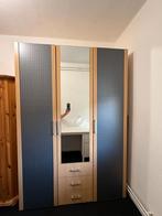 3 deurs kleding kast, 200 cm of meer, 150 tot 200 cm, Zo goed als nieuw, 50 tot 75 cm