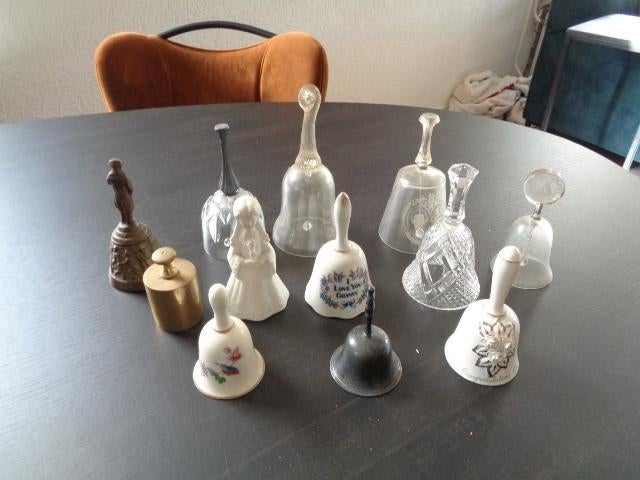 Verzameling van 12 verschillende antieke tafelbellen., Diversen, Rommelmarktspullen, Ophalen of Verzenden, Gebruikt