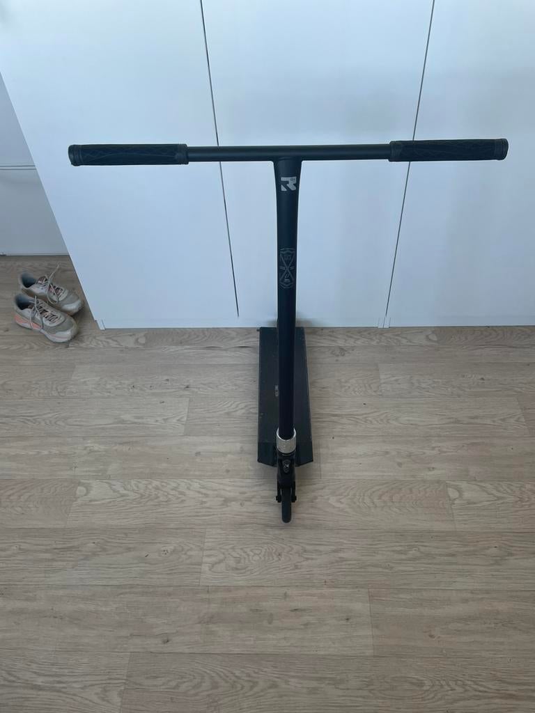 Root industries V3 AIR, Fietsen en Brommers, Steps, Ophalen, Zo goed als nieuw, Gewone step