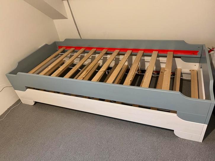 Twee stapelbare bedden, Huis en Inrichting, Slaapkamer | Bedden, Gebruikt, Eenpersoons, 90 cm, 200 cm, Hout, Wit, Ophalen