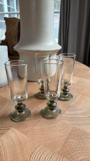 Vintage groene borrelglazen Italy beschikbaar voor biedingen