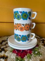3 vintage jaren 70 arcopal bloemen mokken, Gebruikt, ?, Overige stijlen, Kop(pen) en/of Schotel(s)