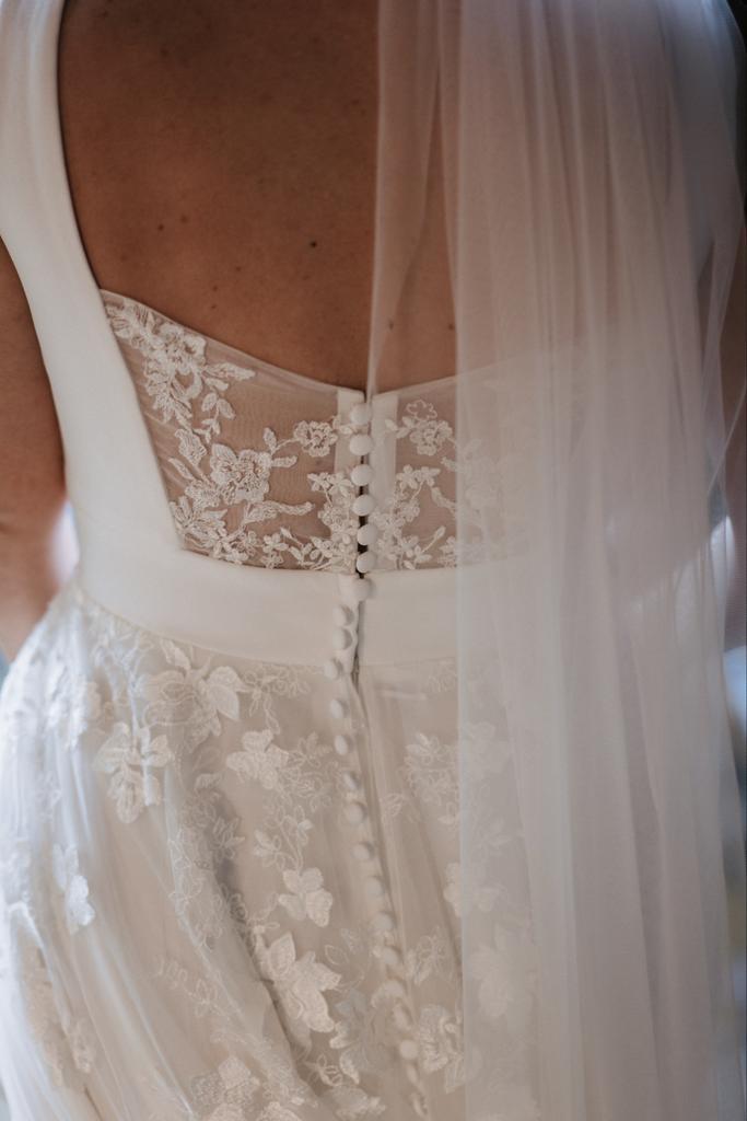 Ellis Bruidsjurk A-lijn maat 42, kanten rok en effen lijfje, Kleding | Dames, Trouwkleding en Trouwaccessoires, Zo goed als nieuw