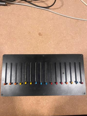 16n Faderbank - MIDI Controller beschikbaar voor biedingen